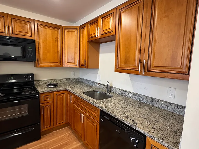 751 Highland Ave — Photo 12