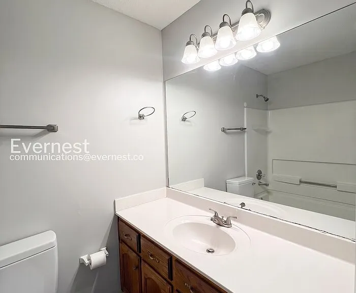 1208 W East Ross Pkwy — Photo 9