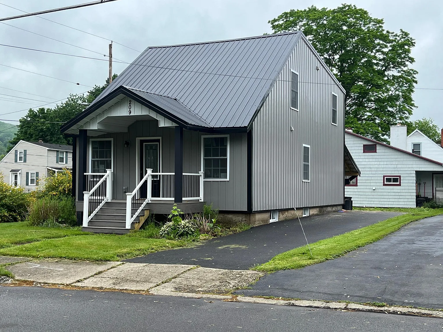 209 Reynolds Ave — Photo 2