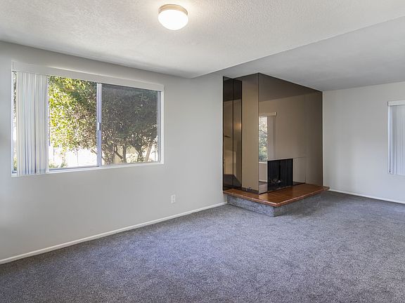 5th image of 216 Green Heath Pl