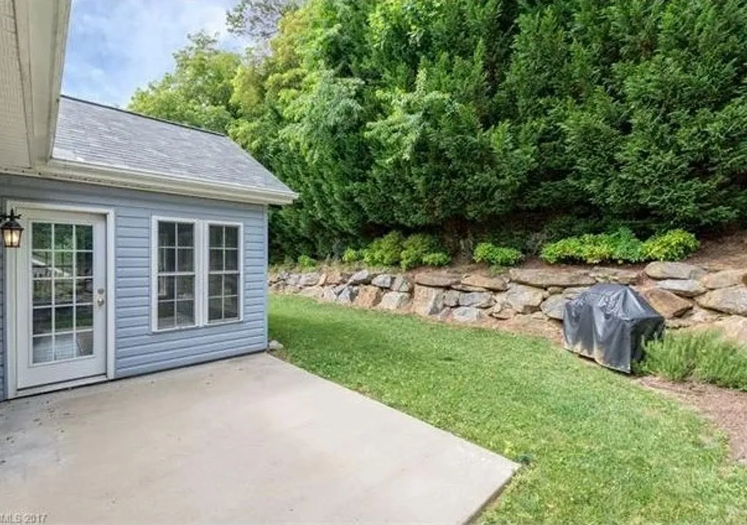 Spacious home in quiet East Asheville neighborhood — Photo 2
