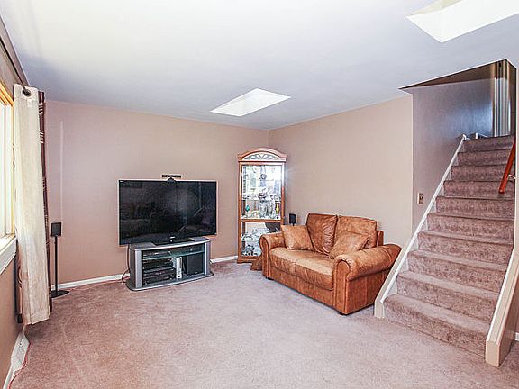 4th image of 1117 S Harvey Ave