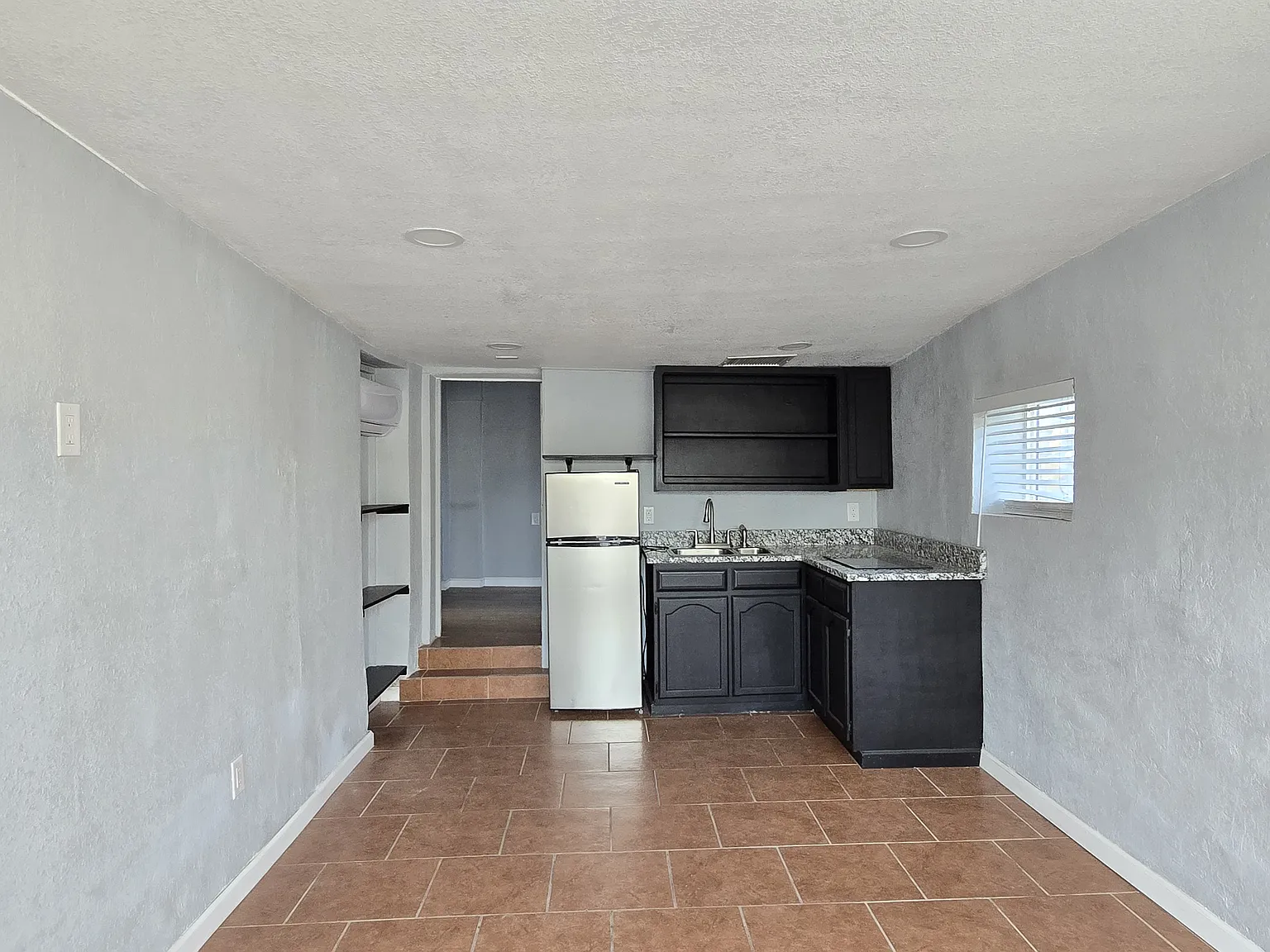 1 bed, 350 sqft, $600 — Photo 3