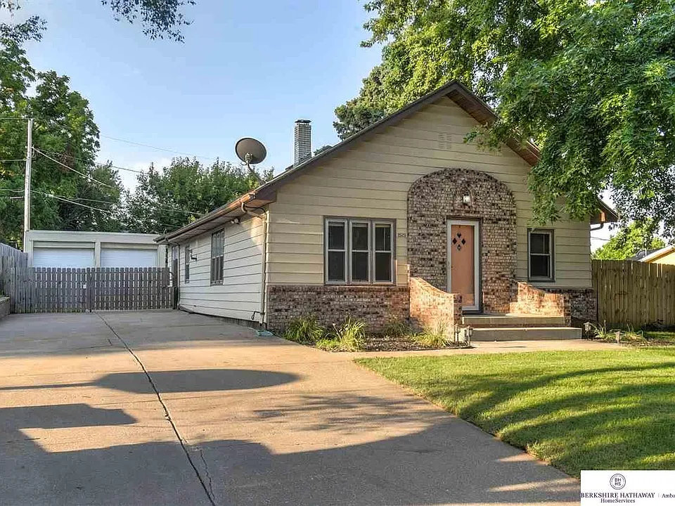 2523 Olive St, Bellevue, NE 68147 | Zillow