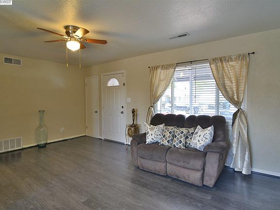 5th image of 2021 Dennis Dr