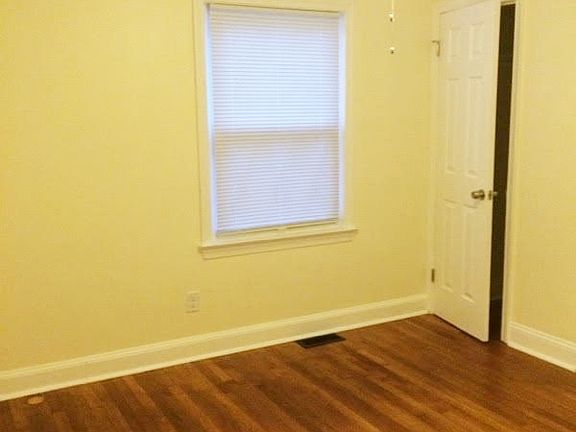2nd image of 17521 Lexington Ave