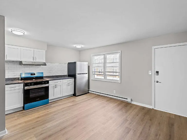 1314 Little Bay Ave #9 — Photo 2