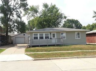 5015 Montclair Dr NW, Cedar Rapids, IA 52405
