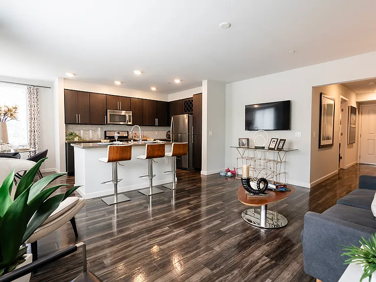 Dylan Point Loma Apartments — Photo 16