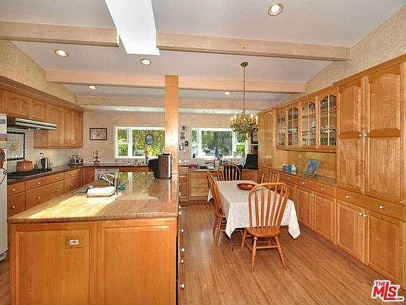 4th image of 5839 Farralone Ave