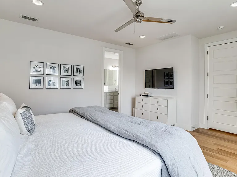 2452 Thatcher Dr — Photo 16