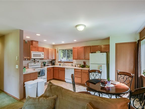 The dining area sits just off the kitchen. 