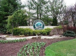 102 Commons Dr, East Brunswick, NJ 08816