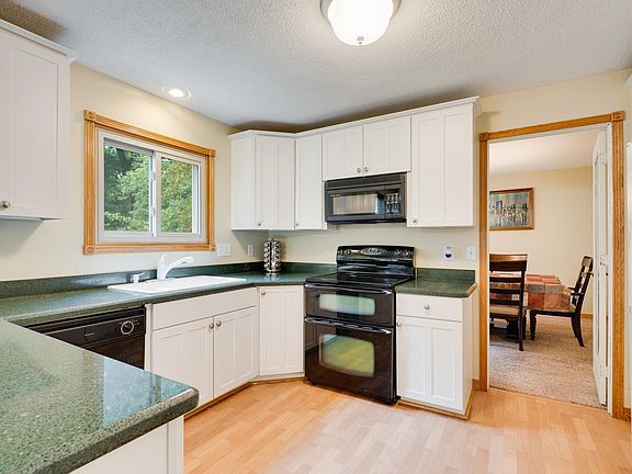3rd image of 13208 Manor Dr S