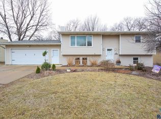 1413 E Custer Pkwy, Brandon, SD 57005