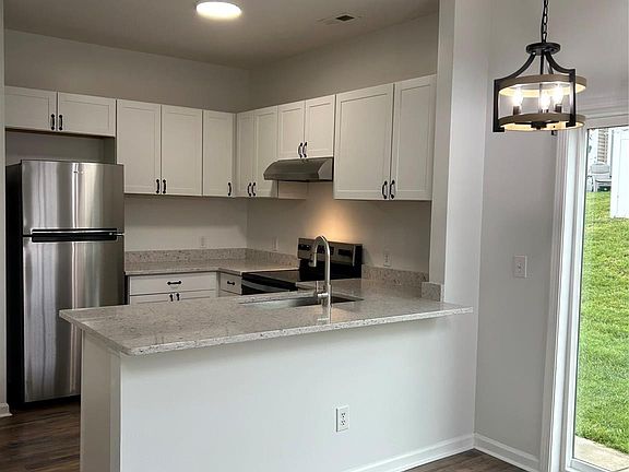 3rd image of 3118 Golden Dale Ln