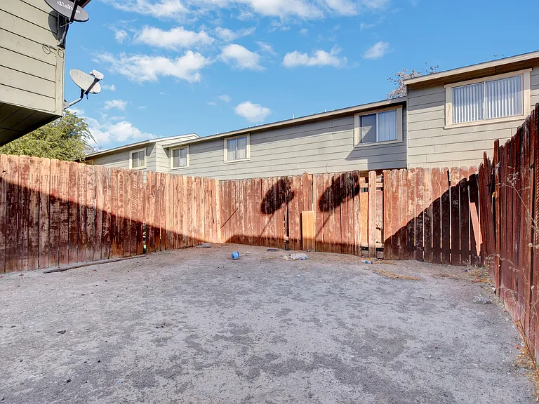 Green Tree Apartments — Photo 28