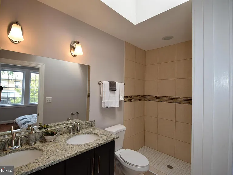 En-Suit bathroom Upper level