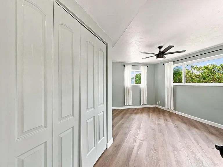 351 SW 13th St — Photo 14