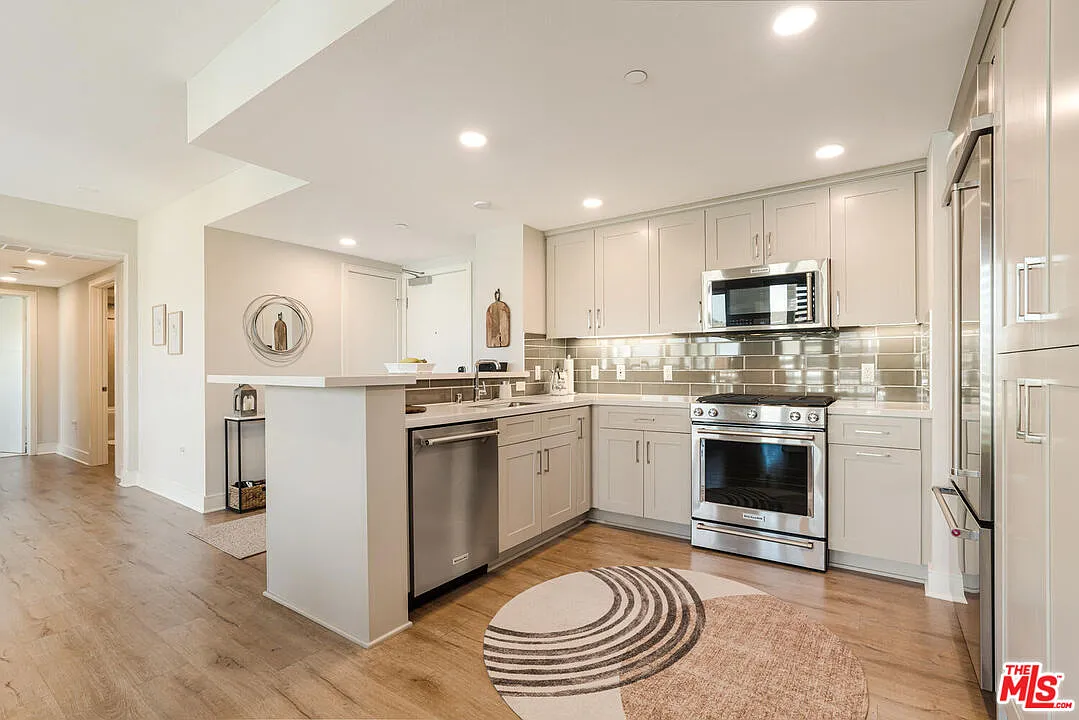 3 bed, 2.0 bath, 1280 sqft, $6,600 — Photo 4