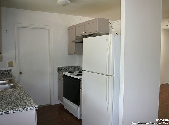 5th image of 1004 Williamsburg Dr