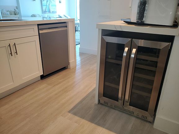5th image of 802 Windward Way #303