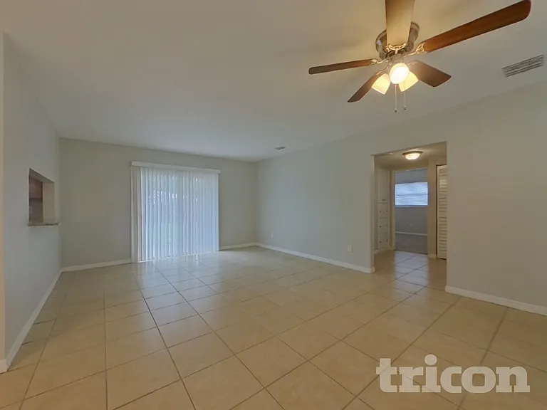 409 Kerry Dr — Photo 2
