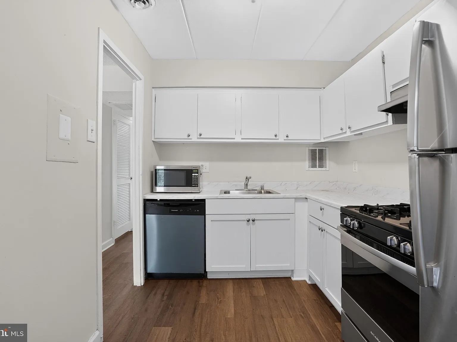 Huntington Club Condo — Photo 3