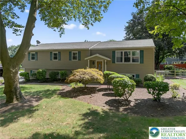 213 Applewood Dr, Easton, PA 18045