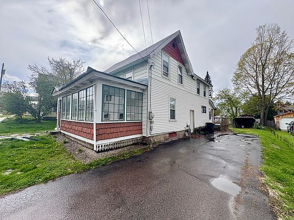 3rd image of 20 Shepard St