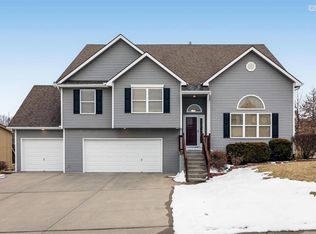 4725 NW 92nd St, Kansas City, MO 64154