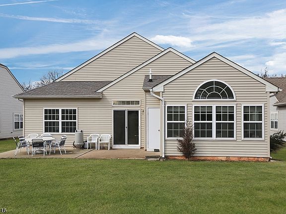 4th image of 52 Esplanade Dr