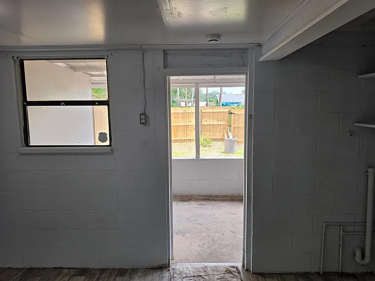 2205 S Park Ave — Photo 34