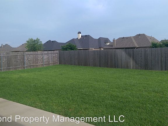4th image of 413 Long Acre Dr