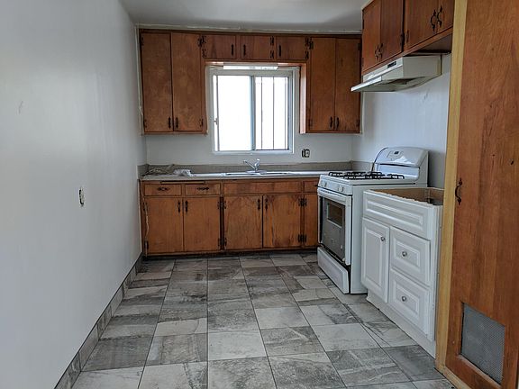 Fridge and stove are coming