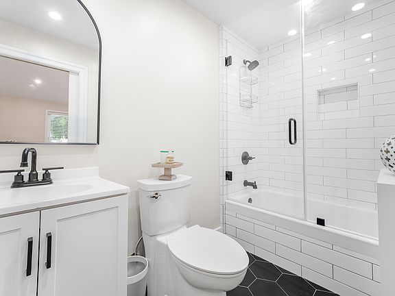 5th image of 1106 N Beachwood Dr #Adu