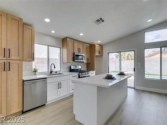 3rd image of 1532 Waterton Dr