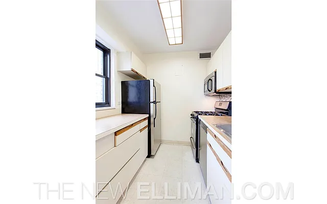 Sold by Douglas Elliman | media 16