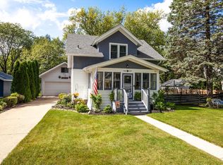 712 Elizabeth St, Oconomowoc, WI 53066