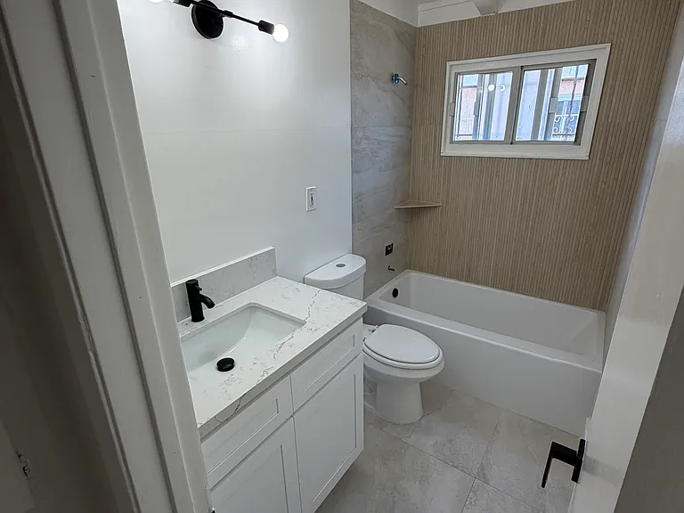2612 W Century Blvd #1 — Photo 5