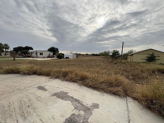 3rd image of 176 Oak St