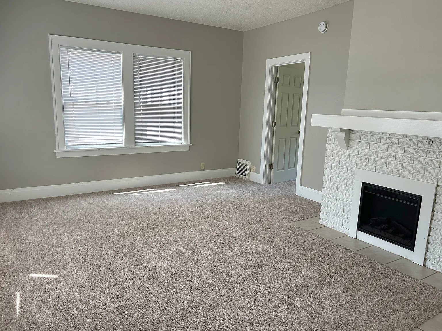 5 bed, 2800 sqft, $3,500 — Photo 3