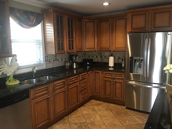 4th image of 208 Marle Pl