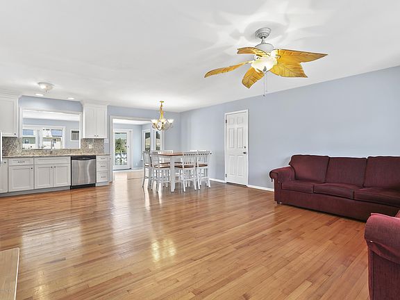 3rd image of 1010 Orlando Dr