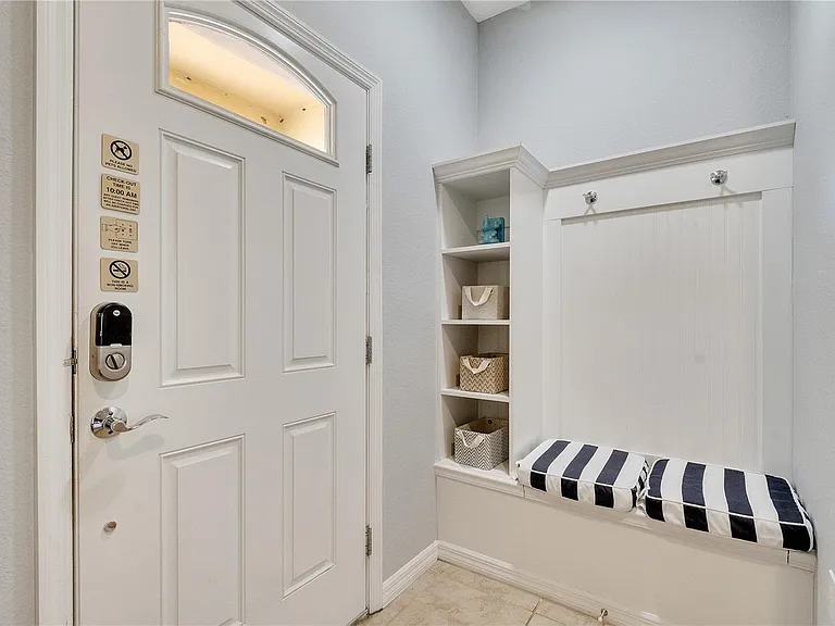 8827 Geneve Ct — Photo 5