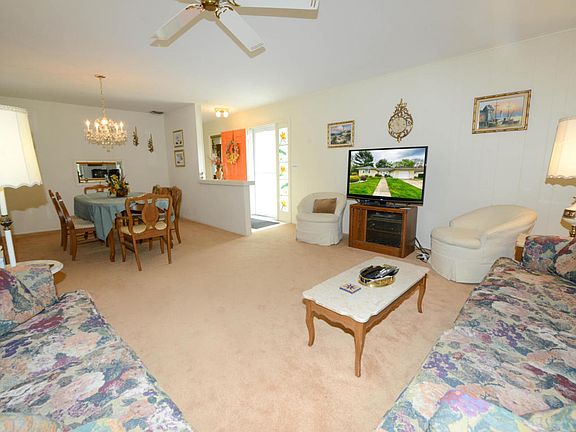 3rd image of 6 Guadeloupe Dr