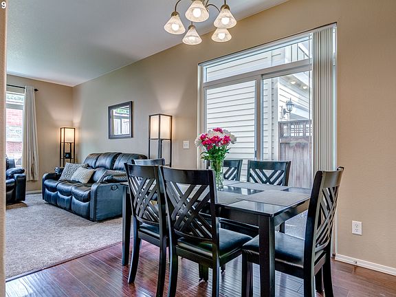 4th image of 1021 SE Albertine St