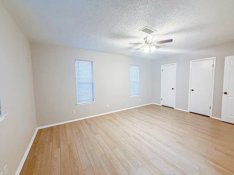 2605 Cambridge St — Photo 14