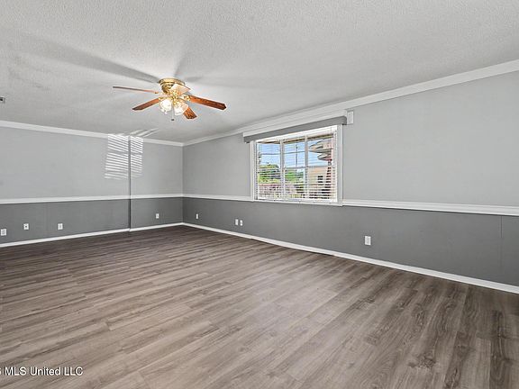 4th image of 3214 Wesley St