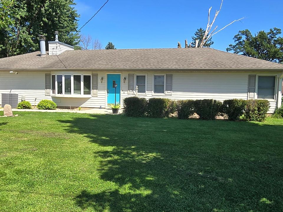 1st image of 3002 4th St NE